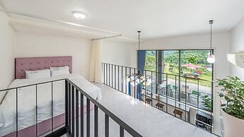 Gapyeong Nomadrium Poolvilla Pension