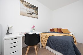 Spacious Apartment for 4 by Renters