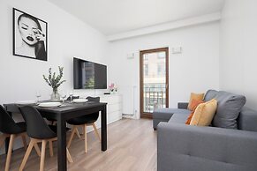 Spacious Apartment for 4 by Renters