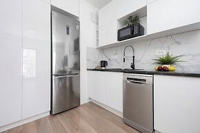 Spacious Apartment for 4 by Renters