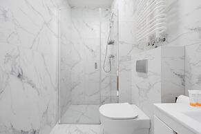 Spacious Apartment for 4 by Renters