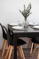 Spacious Apartment for 4 by Renters