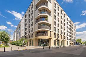 Spacious Apartment for 4 by Renters