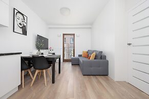 Spacious Apartment for 4 by Renters