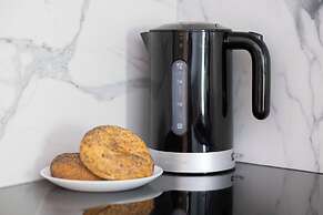 Spacious Apartment for 4 by Renters