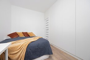 Spacious Apartment for 4 by Renters