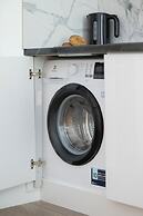 Spacious Apartment for 4 by Renters