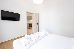 Spacious 3-bedroom Dual Apartment in City Centre