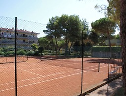 Flat With Terrace Overlooking the Pool - Beahost