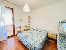 Flat With Terrace Overlooking the Pool - Beahost