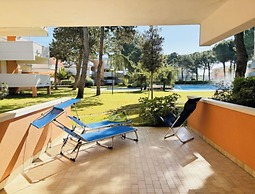 Flat With Terrace Overlooking the Pool - Beahost