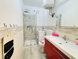 Flat With Terrace Overlooking the Pool - Beahost