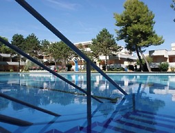 Flat With Terrace Overlooking the Pool - Beahost