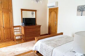 Elegância & Carros Hotel