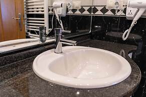 Elegância & Carros Hotel