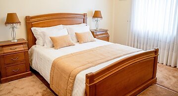 Elegância & Carros Hotel