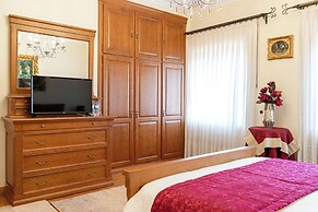 Elegância & Carros Hotel