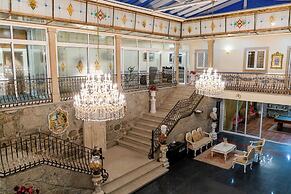 Elegância & Carros Hotel