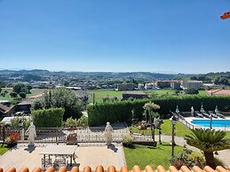 Elegância & Carros Hotel