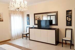 Elegância & Carros Hotel