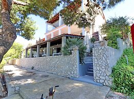 Apartments Karbuni By The Sea