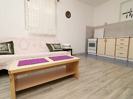 Apartments Karbuni By The Sea