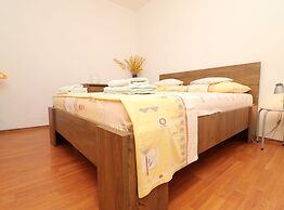 Apartments Karbuni By The Sea