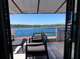 Apartments Karbuni By The Sea