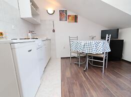 Apartments Karbuni By The Sea