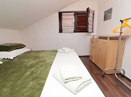 Apartments Karbuni By The Sea