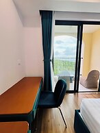 Medius Terra Residences - Pool Included