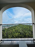 Medius Terra Residences - Pool Included