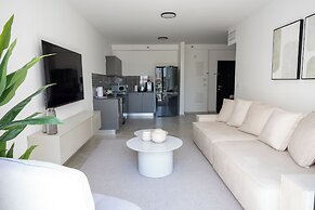 O&O - 2 BR Stylish & Modern Apartment