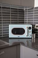 O&O - 2 BR Stylish & Modern Apartment