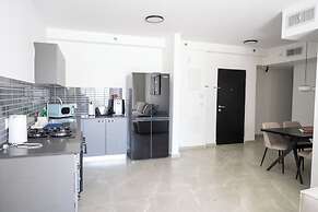 O&O - 2 BR Stylish & Modern Apartment