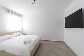 O&O - 2 BR Stylish & Modern Apartment