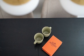 O&O - 2 BR Stylish & Modern Apartment