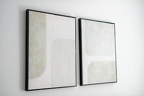 O&O - 2 BR Stylish & Modern Apartment