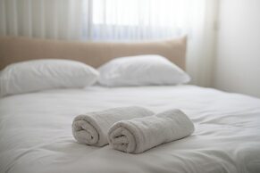 O&O - 2 BR Stylish & Modern Apartment