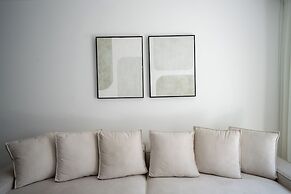 O&O - 2 BR Stylish & Modern Apartment