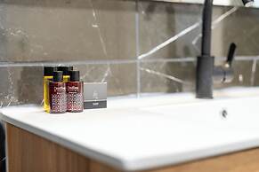 O&O - 2 BR Stylish & Modern Apartment