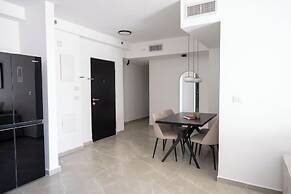 O&O - 2 BR Stylish & Modern Apartment