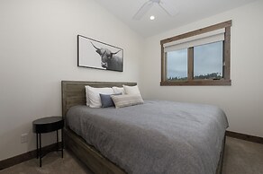 90 Hay Meadow 4 Bedroom Townhouse by RedAwning