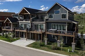 90 Hay Meadow 4 Bedroom Townhouse by RedAwning