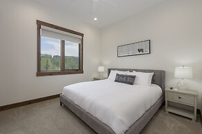 90 Hay Meadow 4 Bedroom Townhouse by RedAwning