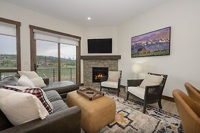 90 Hay Meadow 4 Bedroom Townhouse by RedAwning