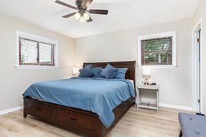 Becca's Place 3 Bedroom Home by RedAwning