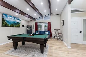 Becca's Place 3 Bedroom Home by RedAwning