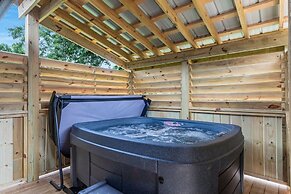 Becca's Place 3 Bedroom Home by RedAwning