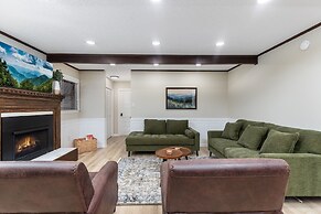 Becca's Place 3 Bedroom Home by RedAwning